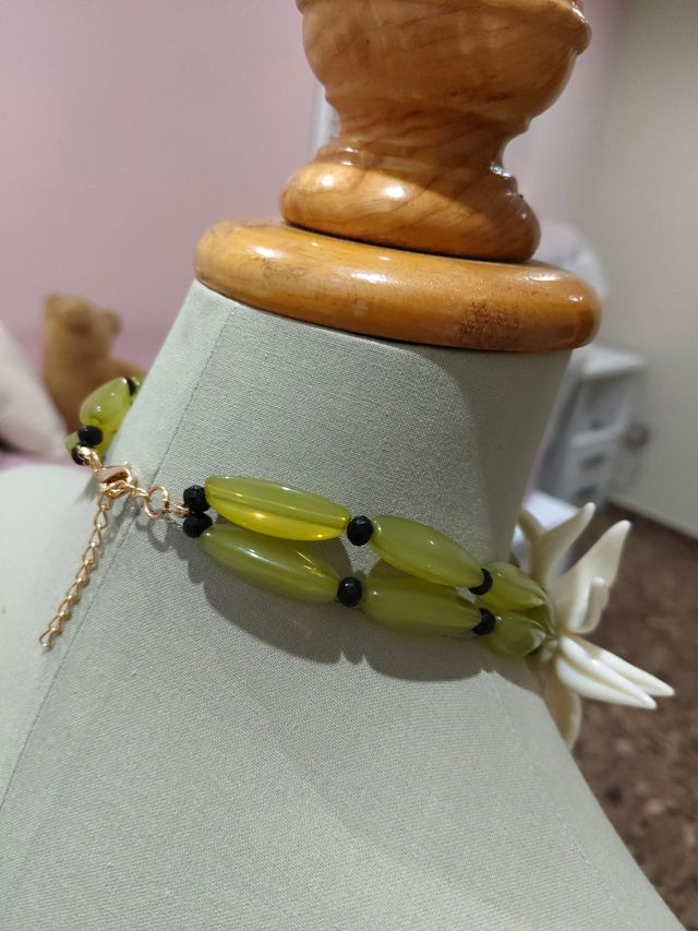 Collar con flor - Verde oliva y blanco