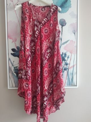 Vestito rosso a V, stile etnico