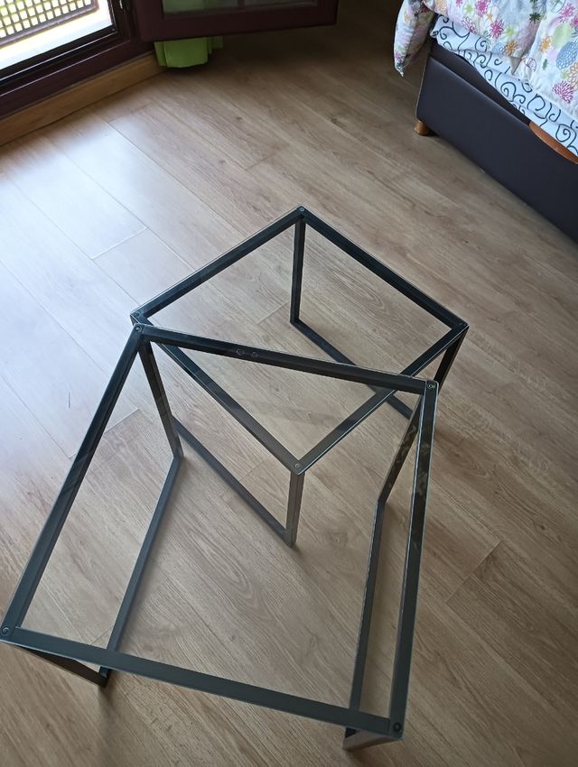 Mesas auxiliares de hierro negras y cristal