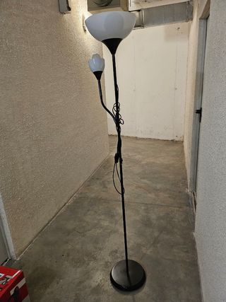 Lámpara de pie 2 luces - blanca y negra