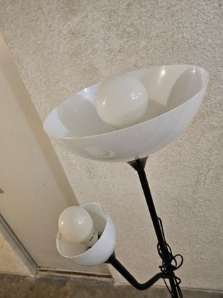 Lámpara de pie 2 luces - blanca y negra