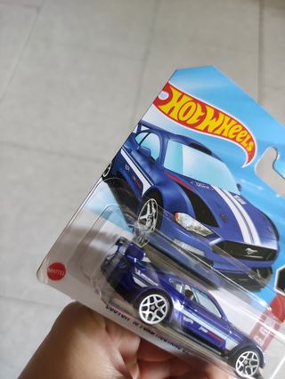 Hot Wheels custom Ford Mustang gt