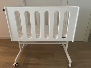 Minicuna blanca colecho de madera con colchón