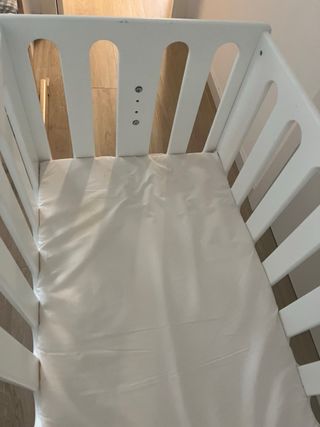 Minicuna blanca colecho de madera con colchón
