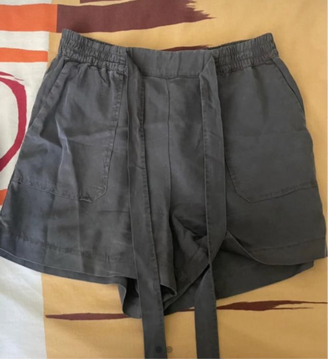 Shorts grises fluidos