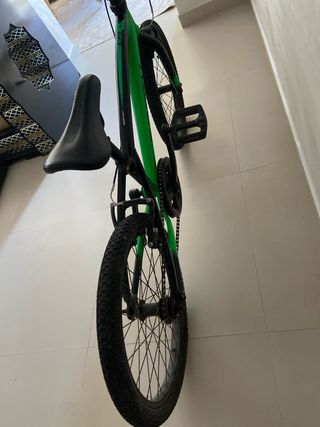 Bicicleta BMX verde