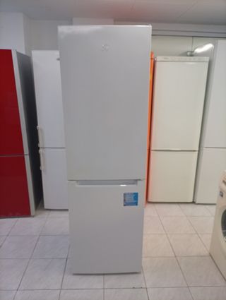 NEVERA MARCA INDESIT 