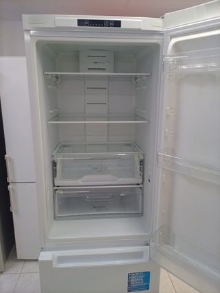 NEVERA MARCA INDESIT 