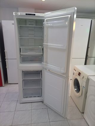 NEVERA MARCA INDESIT 