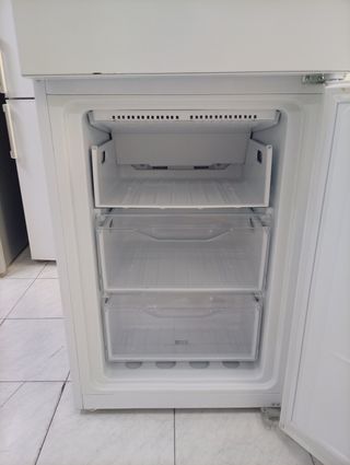 NEVERA MARCA INDESIT 