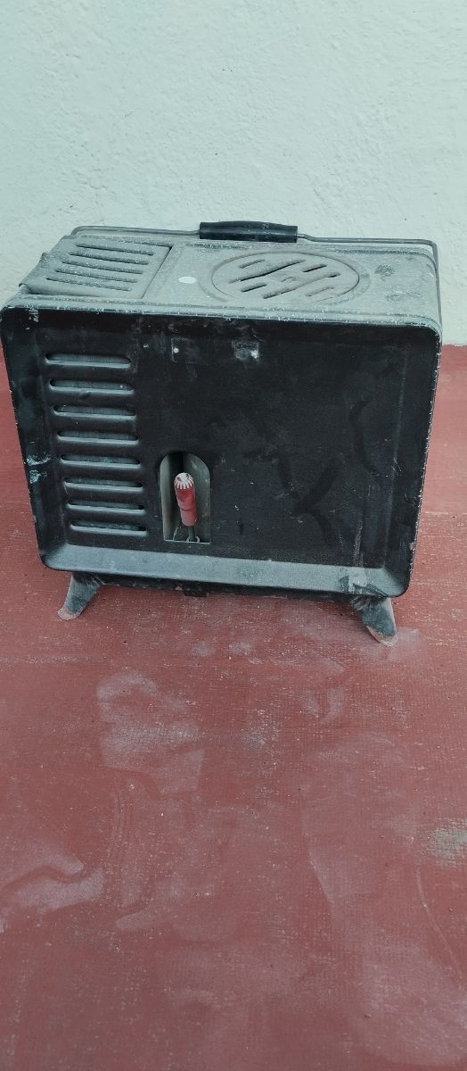 Estufa antigua pequeña