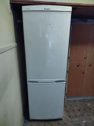 NEVERA COMBI  NO FROST.
MARCA. CANDY.
