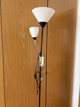 Lampara pie 2 luces - Negra