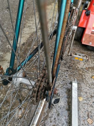 Bicicleta antigua para restaurar