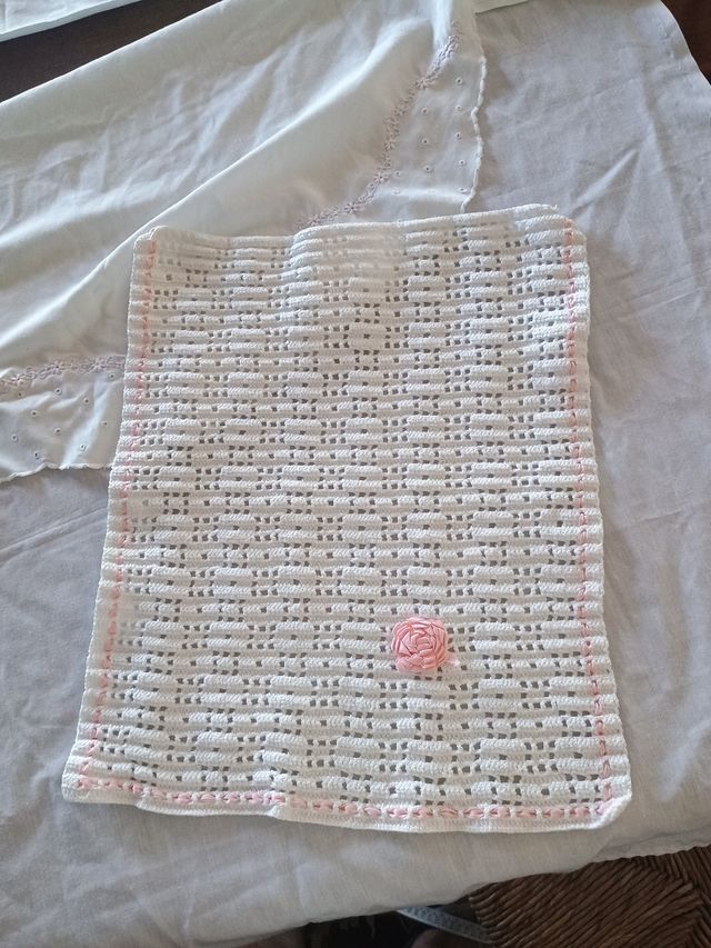 Colcha bebé ganchillo rosa