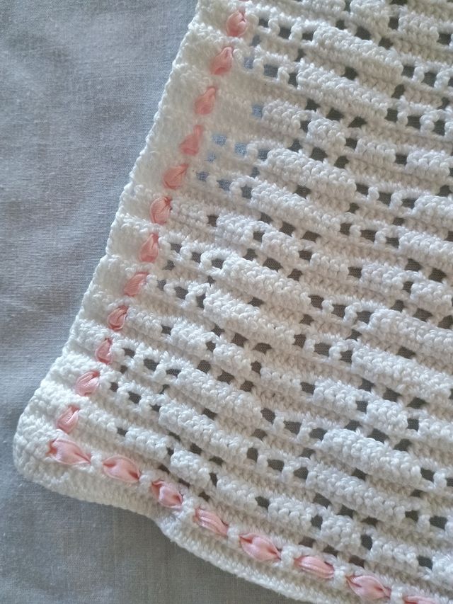 Colcha bebé ganchillo rosa
