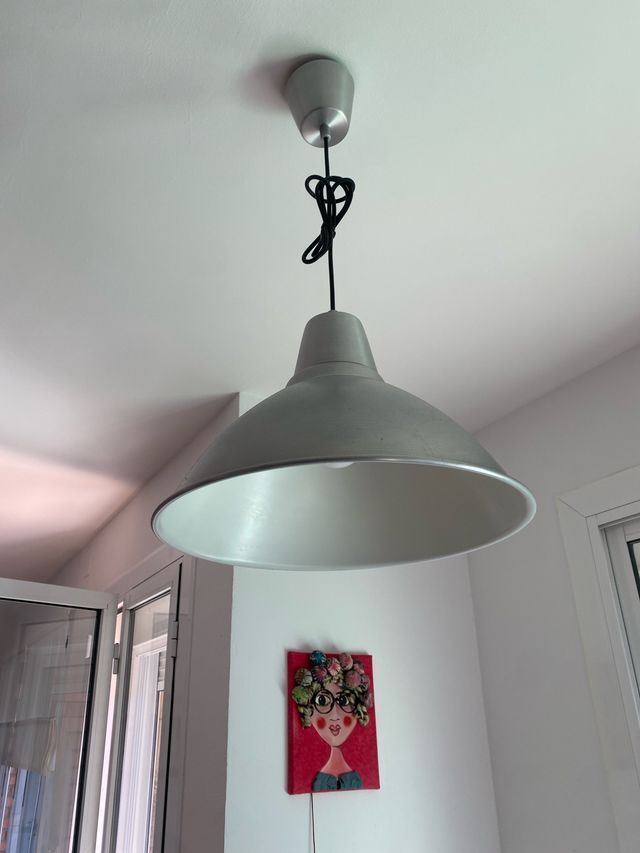 Lampara techo Ikea metalica