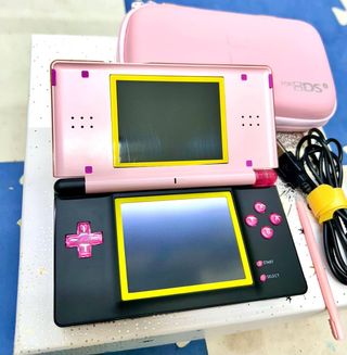 Nintendo DS Lite Rosa&Nero-Giallo con Giochi