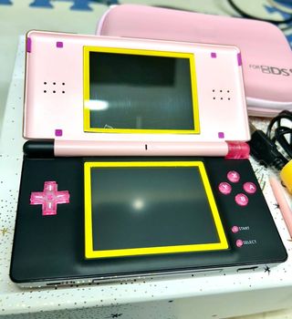 Nintendo DS Lite Rosa&Nero-Giallo con Giochi