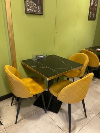 Mesas y sillas