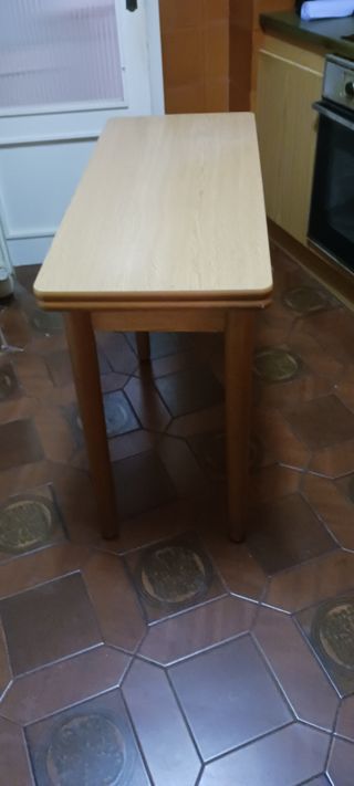 Mesa auxiliar madera