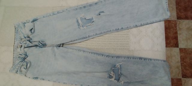 Jeans rotos tiro alto