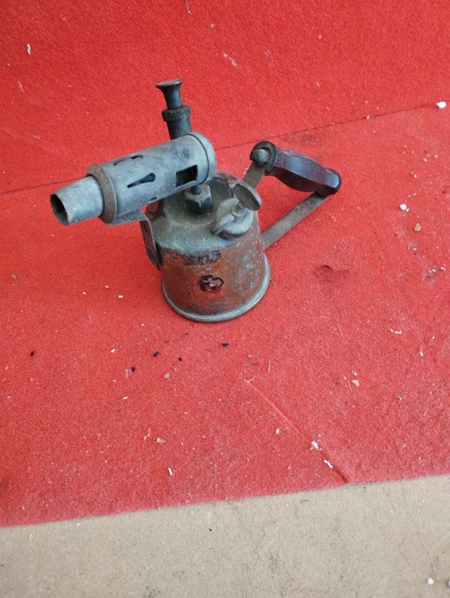 Torcia antica in metallo