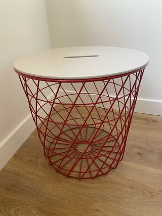 Mesa auxiliar KVISTBRO IKEA roja y gris