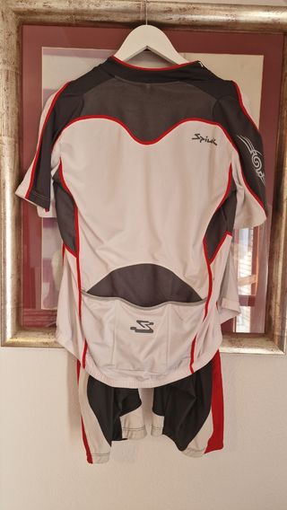 Traje ciclismo talla M incluye Maillot y culotte 