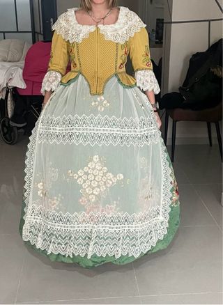 Traje fallera, manteletas y zapatos 