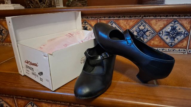 Tacones niña estilo gitana