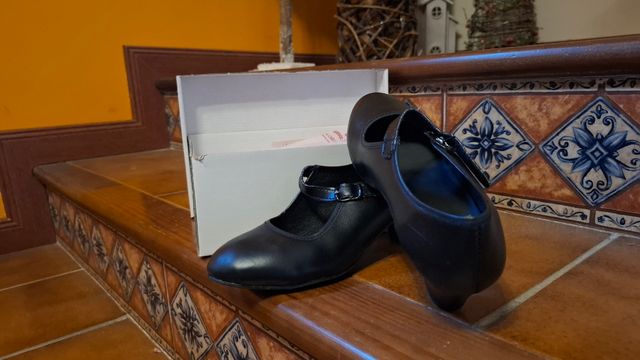 Tacones niña estilo gitana