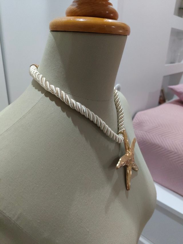 Collar Estrella dorada y blanco
