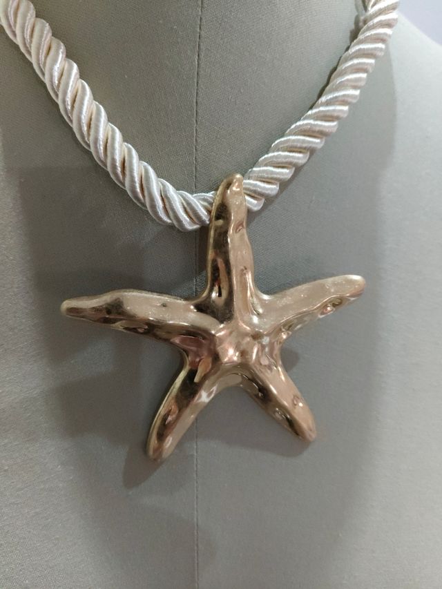 Collar Estrella dorada y blanco