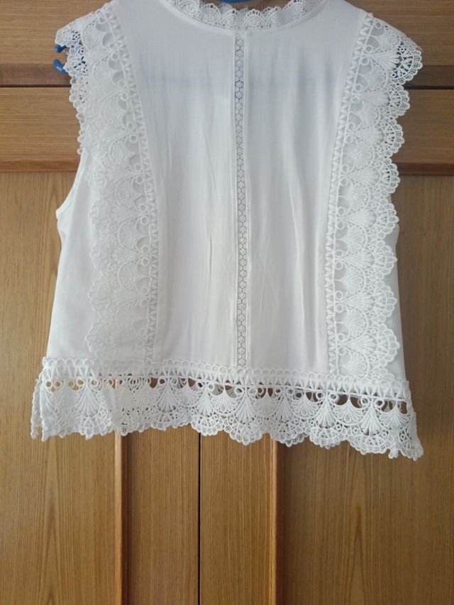 BLUSA BLANCA SIN ESTRENAR CON SU ETIQUETA VER FOTO