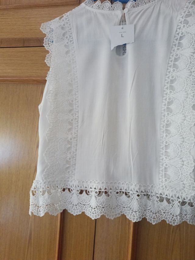BLUSA BLANCA SIN ESTRENAR CON SU ETIQUETA VER FOTO