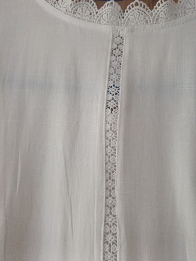 BLUSA BLANCA SIN ESTRENAR CON SU ETIQUETA VER FOTO