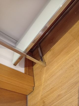 Estantería metal y cristal