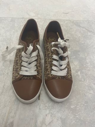 Zapatillas Michael Kors beige y marrón