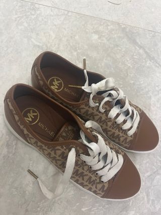Zapatillas Michael Kors beige y marrón