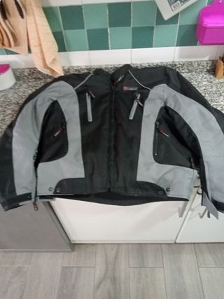 Chaqueta moto no es cuero