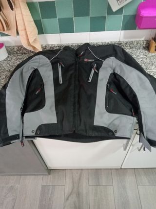 Chaqueta moto no es cuero