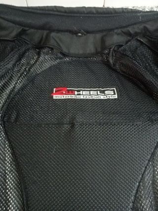 Chaqueta moto no es cuero