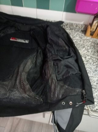 Chaqueta moto no es cuero