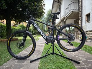 E-bike Axevo con telaio in carbonio