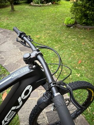 E-bike Axevo con telaio in carbonio
