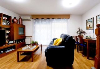 Casa adosada en venta en Les Arenes - La Grípia  Can Montllor en Terrassa