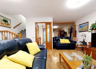 Casa adosada en venta en Les Arenes - La Grípia  Can Montllor en Terrassa