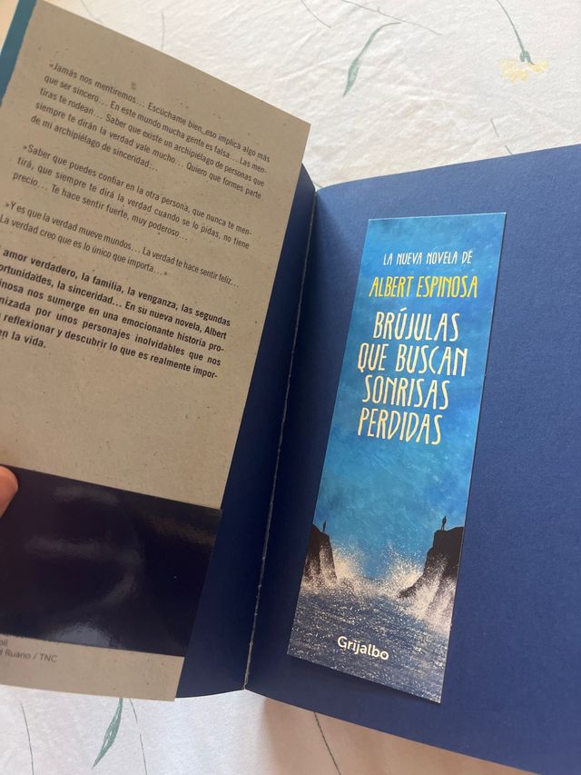 BRÚJULAS QUE BUSCAN SONRISAS PERDIDAS