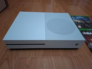 Xbox One S (sin mando) + 7 juegos regalo